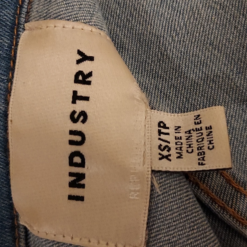 Cropped Denim Jacket - Picture 2 of 8